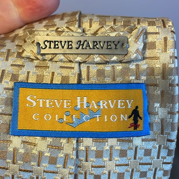 Steve Harvey Collection Gold Silver Tan Geometric Design Silk Handmade Necktie - Picture 5 of 13